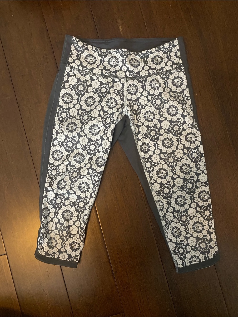 lululemon athletica Grey Floral-Print Capris